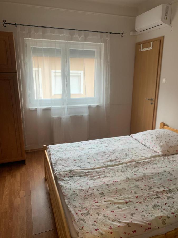 Gabor Aron Apartment Hajdúszoboszló Esterno foto