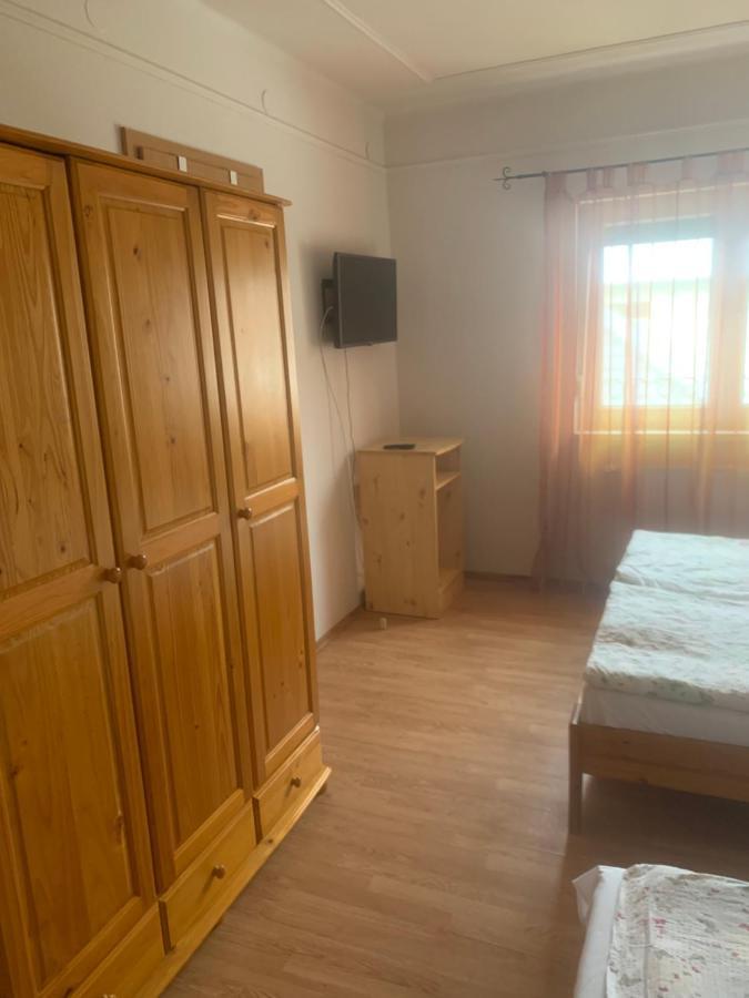 Gabor Aron Apartment Hajdúszoboszló Esterno foto