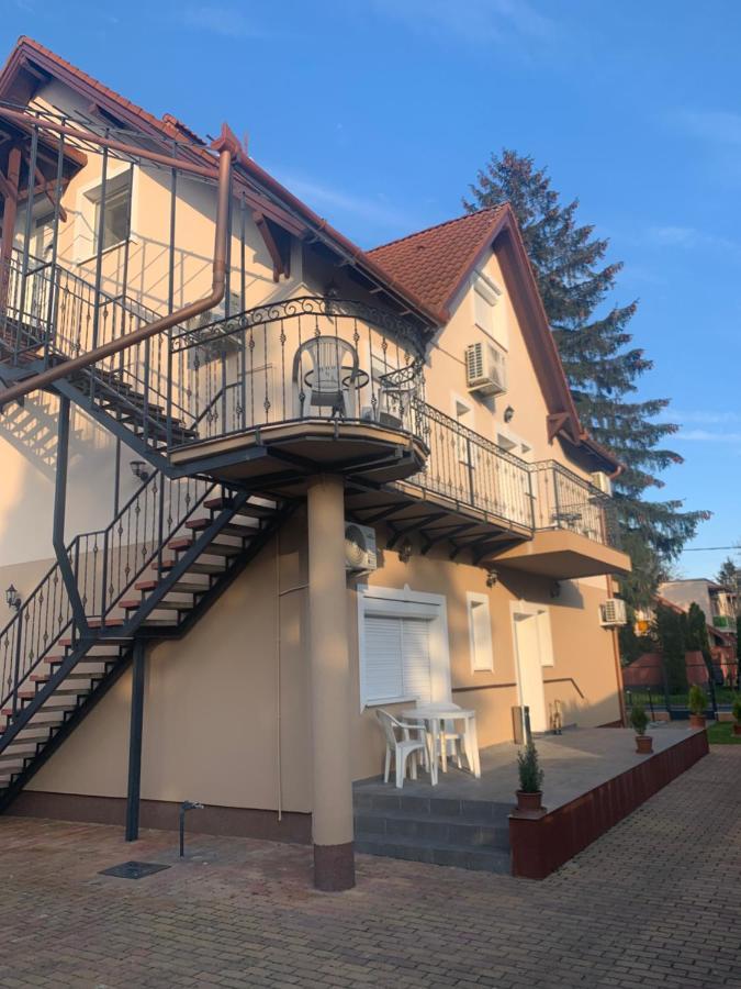 Gabor Aron Apartment Hajdúszoboszló Esterno foto