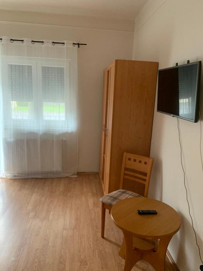 Gabor Aron Apartment Hajdúszoboszló Esterno foto