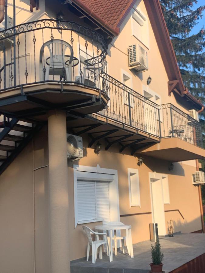 Gabor Aron Apartment Hajdúszoboszló Esterno foto