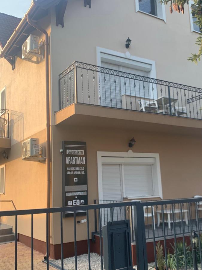 Gabor Aron Apartment Hajdúszoboszló Esterno foto