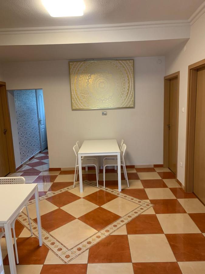 Gabor Aron Apartment Hajdúszoboszló Esterno foto
